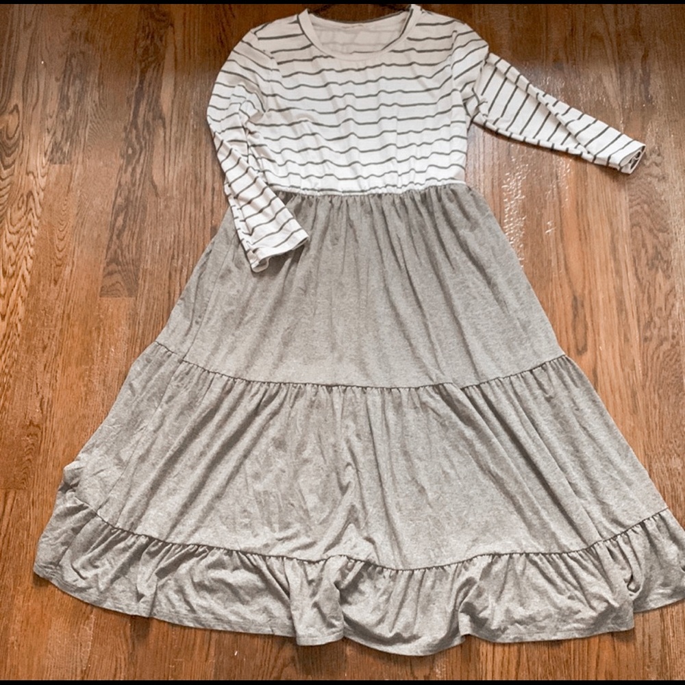Tiered+striped flowy dresses